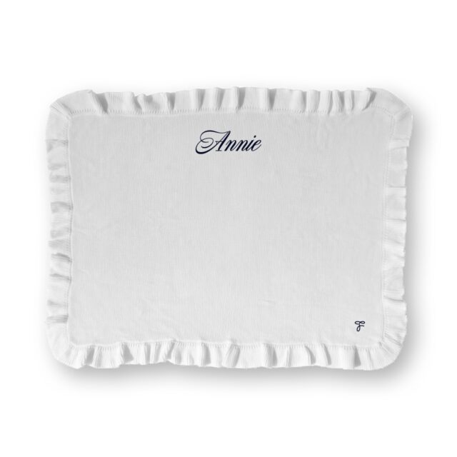 
世界に一つだけの”お名前入りブランケット”
アニバサリーブランケット”を出産祝いに
2015年、歩き出した “アニバーサリーブランケット”
わたしたちが作っているのは、” ブランケット ” ではなく、
ブランケットを手にしてから始まる ” 物語 ”
特別なブランケットと共に、素敵な思い出がたくさん生まれますように。
オーダーメイドで作る、最高のベビーギフトを手に取っていただきたくて。
そんな思いから生まれたのが、Anniversary Blanket。
喜ばれる出産祝いに世界にひとつのずっと愛しいお名前入りブランケット
素材にも品質にも拘りひとつひとつ心を込めてお作りしています。
アニバーサリーブランケットは、地球環境のことを考え受注生産で無駄のないものづくりを追求しています。