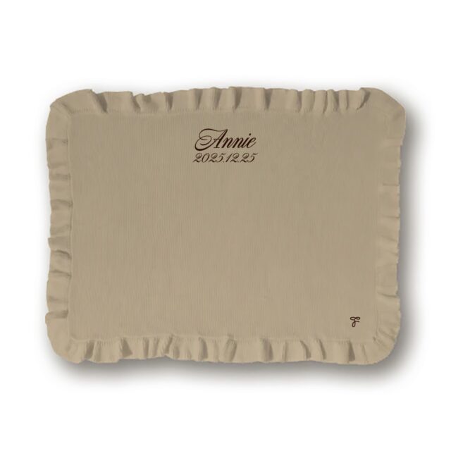 
世界に一つだけの”お名前入りブランケット”
アニバサリーブランケット”を出産祝いに
2015年、歩き出した “アニバーサリーブランケット”
わたしたちが作っているのは、” ブランケット ” ではなく、
ブランケットを手にしてから始まる ” 物語 ”
特別なブランケットと共に、素敵な思い出がたくさん生まれますように。
オーダーメイドで作る、最高のベビーギフトを手に取っていただきたくて。
そんな思いから生まれたのが、Anniversary Blanket。
喜ばれる出産祝いに世界にひとつのずっと愛しいお名前入りブランケット
素材にも品質にも拘りひとつひとつ心を込めてお作りしています。
アニバーサリーブランケットは、地球環境のことを考え受注生産で無駄のないものづくりを追求しています。