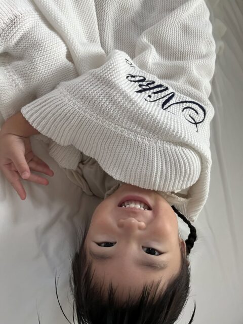 𓇠
⁡
⁡
⁡
@anniversaryblanket
⁡
いつもねぇねのお下がり
ばっかだったにこちへ
にこちだけの特別なブランケットを
オーダーしました🤍🪽
⁡
⁡
⁡
⁡
お名前も誕生日も
刺繍で丁寧にいれてもらえるよ🪡
刺繍のカラーも選べる◎
⁡
⁡
⁡
⁡
これから肌寒くなるので
普段用にも、プレゼントにも
おすすめ🎁🤍
⁡
⁡
⁡
⁡
⁡
⁡
#AnniversaryBlanket #AnniversaryBlanket_ism #アニバーサリーブランケット #名入れブランケット #お名前入りブランケット #出産祝い #ブランケット #冬支度 #防寒グッズ #ギフト #出産祝い #お誕生日プレゼント #お祝い #名入れギフト #にこち3y2m
⁡
🌷@lino.to.niko様🌷
素敵な投稿お写真ありがとうございます😊🥳🎵
リポさせていただきます🤲😊
⁡
☆刺繍のフリルブランケット（名前+年月日）☆
カラー : ホワイト
刺繍(お名前部分) : 9　ミディアムグレー
⁡
素材にも品質にも拘ってひとつひとつ心を込めてお作りしています🤲
これからも長くご愛用いただければ幸いです😆 💕