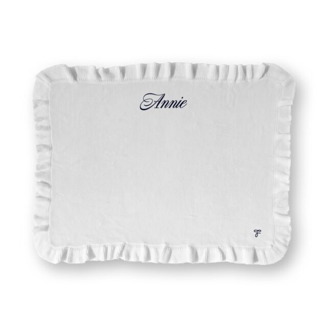 
世界に一つだけの”お名前入りブランケット”
アニバサリーブランケット”を出産祝いに
2015年、歩き出した “アニバーサリーブランケット”
わたしたちが作っているのは、” ブランケット ” ではなく、
ブランケットを手にしてから始まる ” 物語 ”
特別なブランケットと共に、素敵な思い出がたくさん生まれますように。
オーダーメイドで作る、最高のベビーギフトを手に取っていただきたくて。
そんな思いから生まれたのが、Anniversary Blanket。
喜ばれる出産祝いに世界にひとつのずっと愛しいお名前入りブランケット
素材にも品質にも拘りひとつひとつ心を込めてお作りしています。
アニバーサリーブランケットは、地球環境のことを考え受注生産で無駄のないものづくりを追求しています。