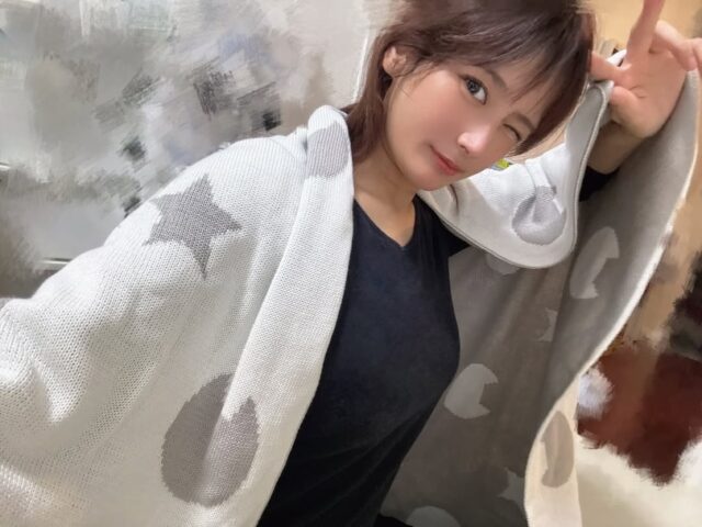 ⁡
子供の名前入りブランケット👶🏻💖
大きめのにして長く使えるようにしてみた🥰綿100%で素材も良いので安心して使えるし、柄もたくさん色もたくさんあって可愛い😍
わたしでも包まれるぐらいの大きさにしてみた🎁
⁡
#pr
#AnniversaryBlanket
#AnniversaryBlanket_ism
#アニバーサリーブランケット
#名入れブランケット
お名前入りブランケット
出産祝い
名入れギフト 
blanket baby babygiftideas 
⁡
@anniversaryblanket
⁡
🌷@haru_323様🌷
素敵な投稿お写真ありがとうございます😊🥳🎵
リポさせていただきます🤲😊
⁡
☆[ねこどっと]AnniversaryBlanket（名前）☆
ベース色(c) : ホワイト
アクセント色（名前の文字の色）(w) : ミディアムグレー
フォント : Lucida Calligraphy（カリグラフィ）
⁡
素材にも品質にも拘ってひとつひとつ心を込めてお作りしています🤲
これからも長くご愛用いただければ幸いです😆 💕